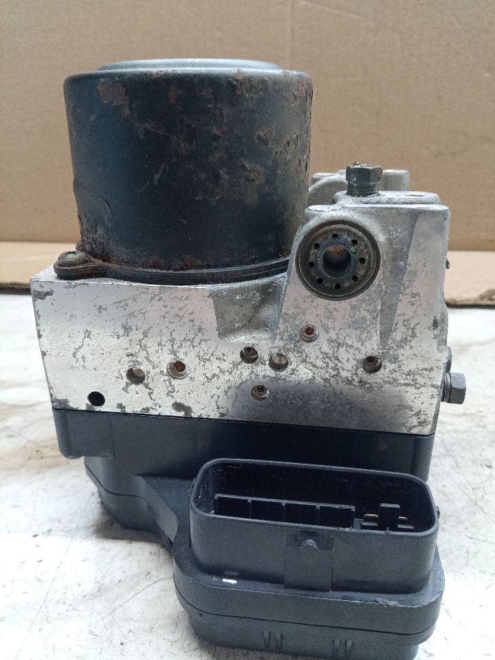 2005 LEXUS LS430 Anti-lock Brake Pts - 168208 — photo 1