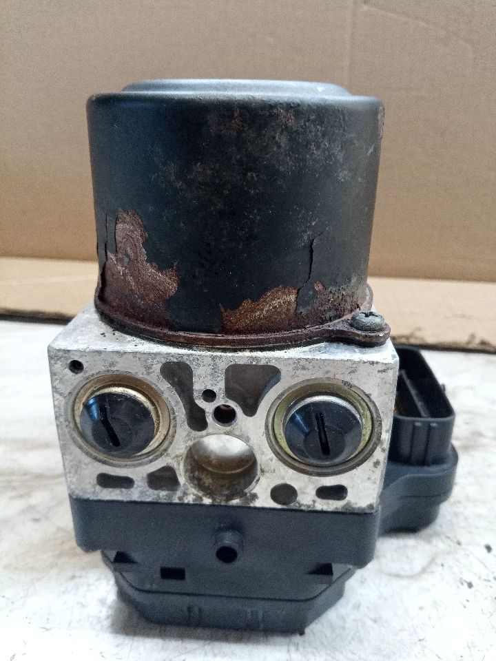 2005 LEXUS LS430 Anti-lock Brake Pts - 168208 — photo 5