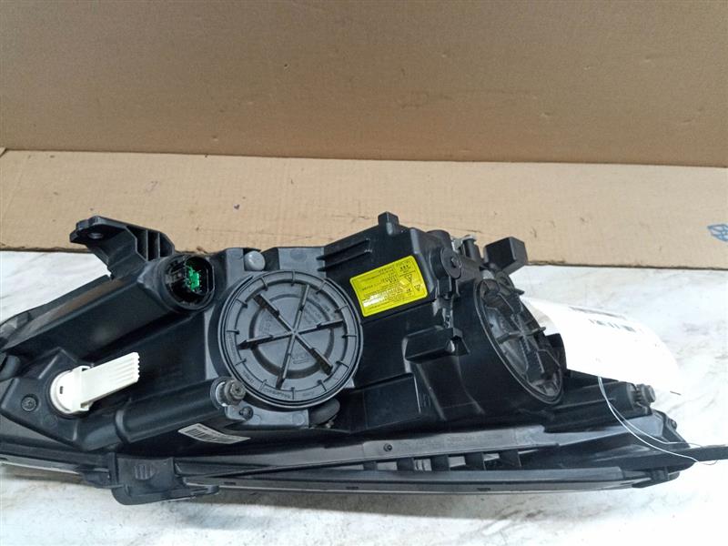 2014 KIA CADENZA 6cyl Gasoline 3.3 Left HEADLAMP ASSEMBLY - 168449 — photo 4