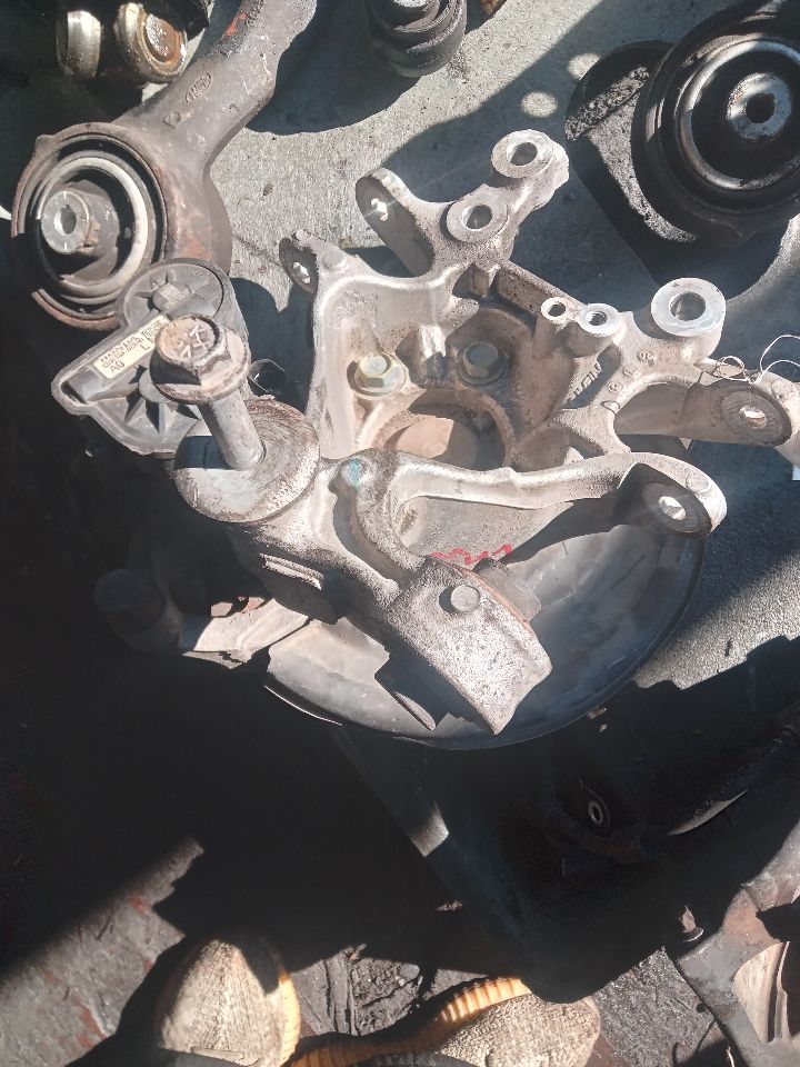 2019 HONDA CIVIC Left SPINDLE KNUCKLE, FR - 168515 — photo 1