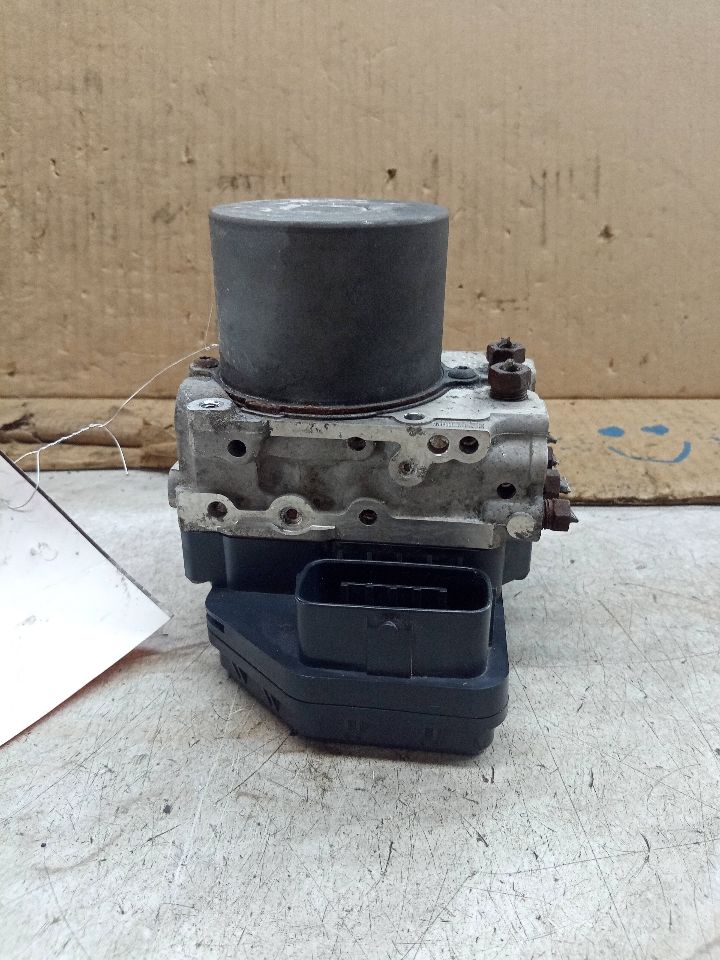 2011 TOYOTA SIENNA 6cyl Gasoline 3.5 Anti-lock Brake Pts - 169354 — photo 1