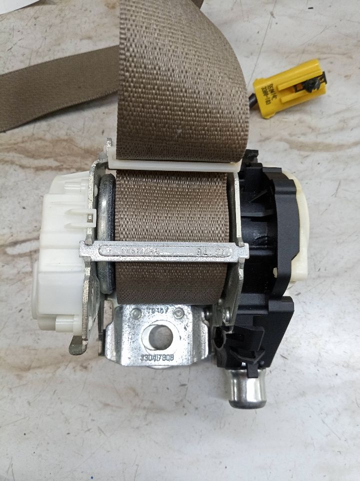 2011 VOLKSWAGEN ROUTAN 6 Cyl Gasoline 3.6 DI Seat Belt, Front - 169418 — photo 3