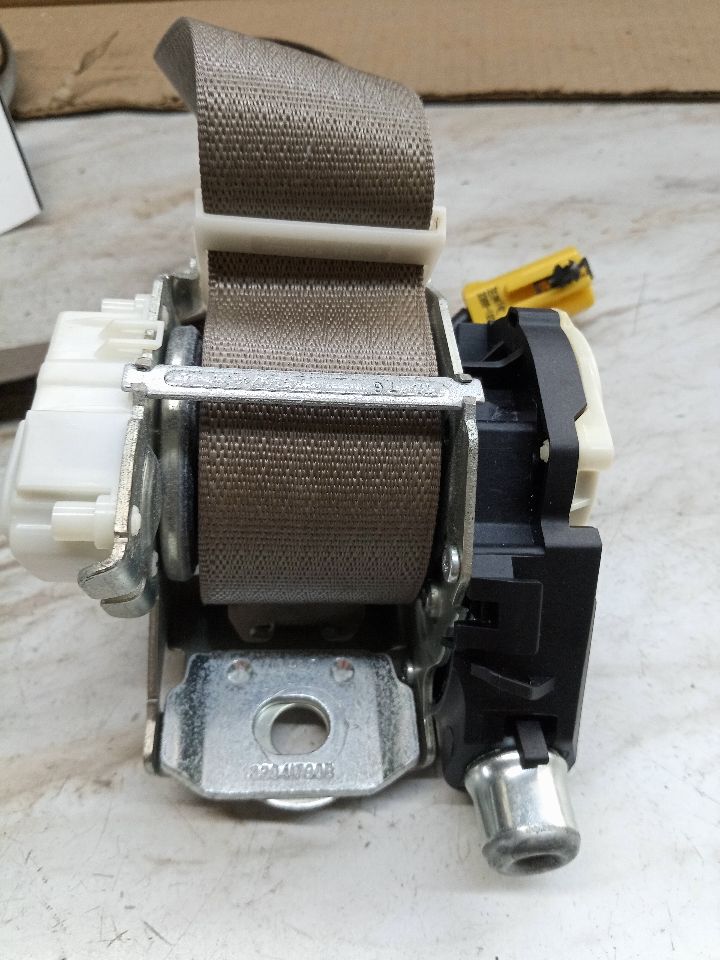 2011 VOLKSWAGEN ROUTAN 6 Cyl Gasoline 3.6 DI Seat Belt, Front - 169418 — photo 5