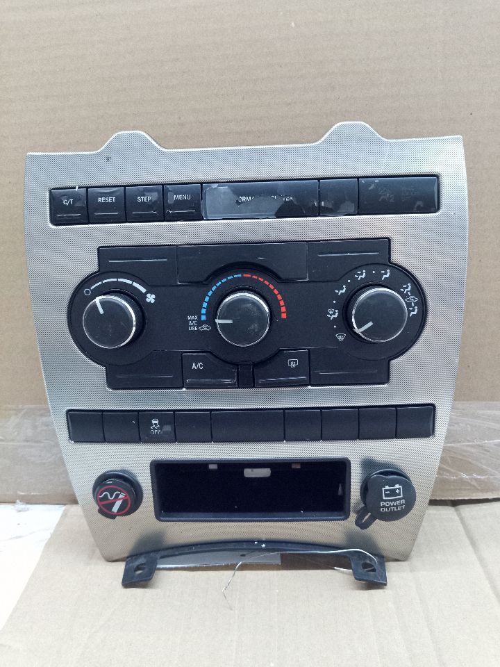 2005 JEEP GRAND CHEROKEE 6cyl Gasoline 3.7 TEMP CONTROL - 174855 — photo 1