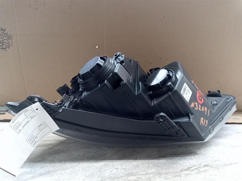 2014 KIA SORENTO 6cyl Gasoline 3.3 Right HEADLAMP ASSEMBLY - 174872 — photo 3