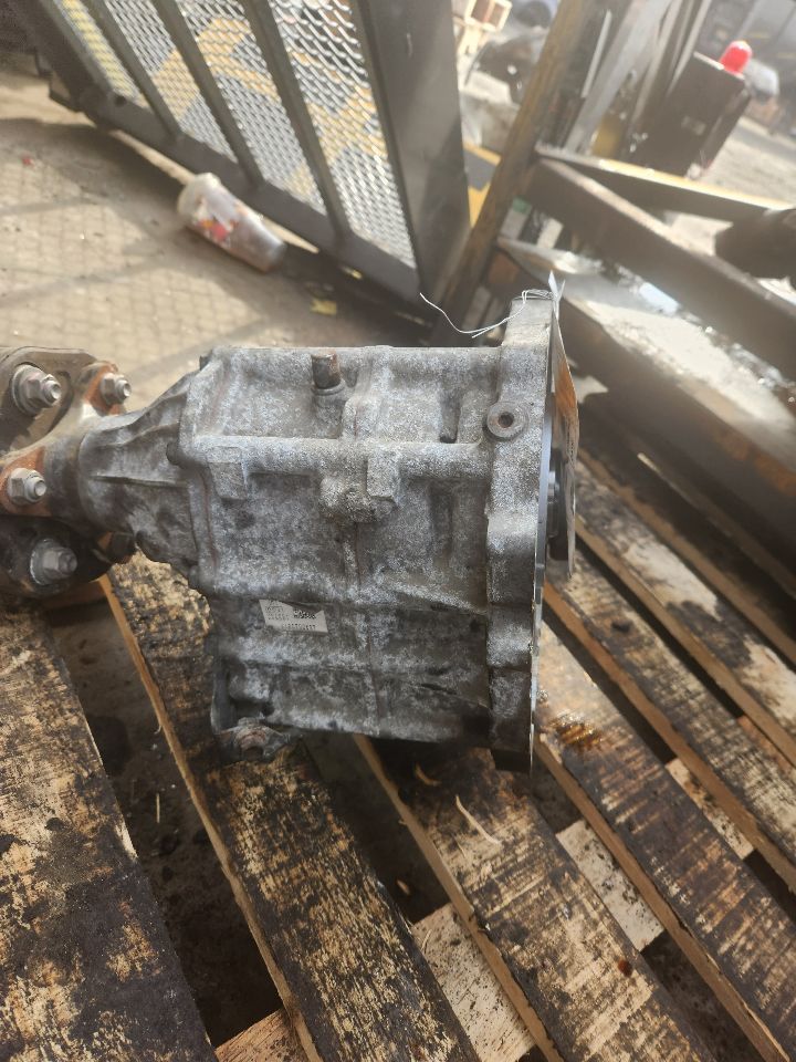 2011 LEXUS LS460 8cyl Gasoline 4.6 TRANSFER CASE ASSY - 180033