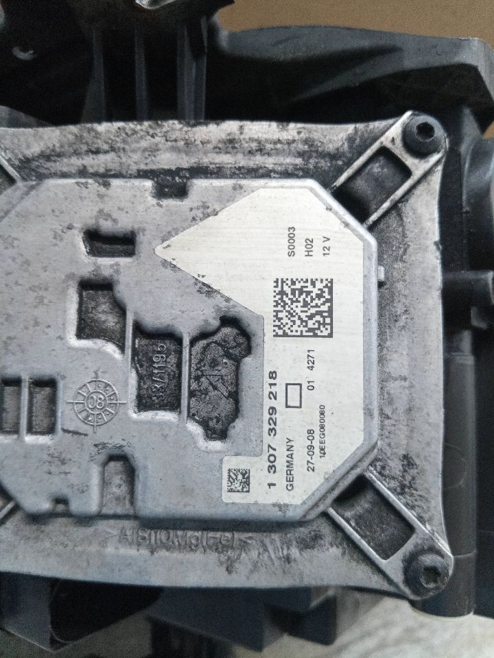 2009 AUDI A4 4cyl Gasoline Turbo 2.0 Left HEADLAMP ASSEMBLY - 181311 — photo 4