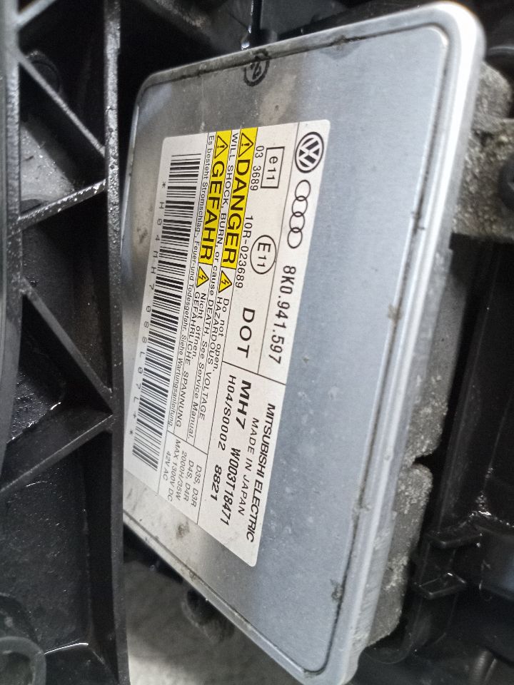 2009 AUDI A4 4cyl Gasoline Turbo 2.0 Left HEADLAMP ASSEMBLY - 181311 — photo 5