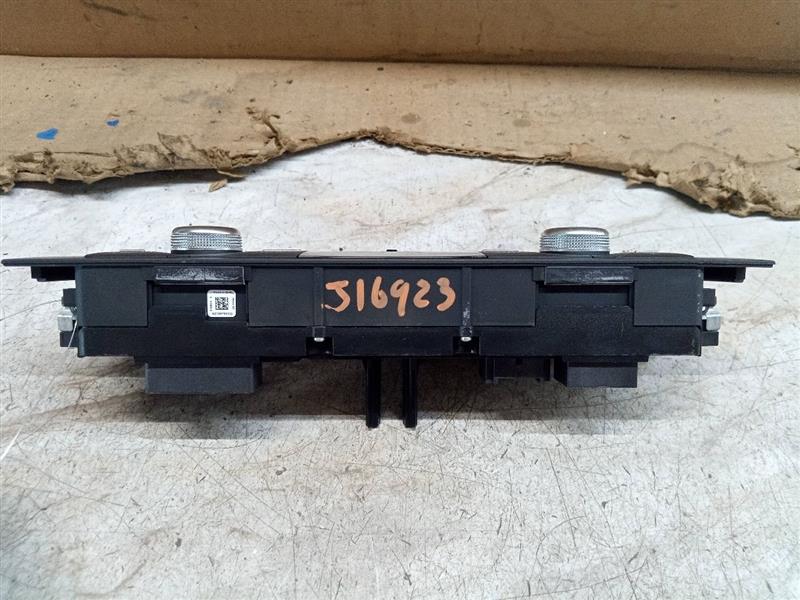 2015 AUDI A6 6cyl Supercharged 3.0 TEMP CONTROL - 184638 — photo 4