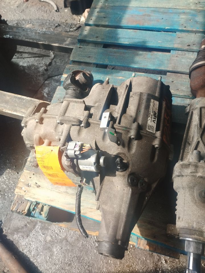 2015 GMC SIERRA 1500 PICKUP 8cyl 6.2 liter gasoline TRANSFER CASE ASSY - 185975