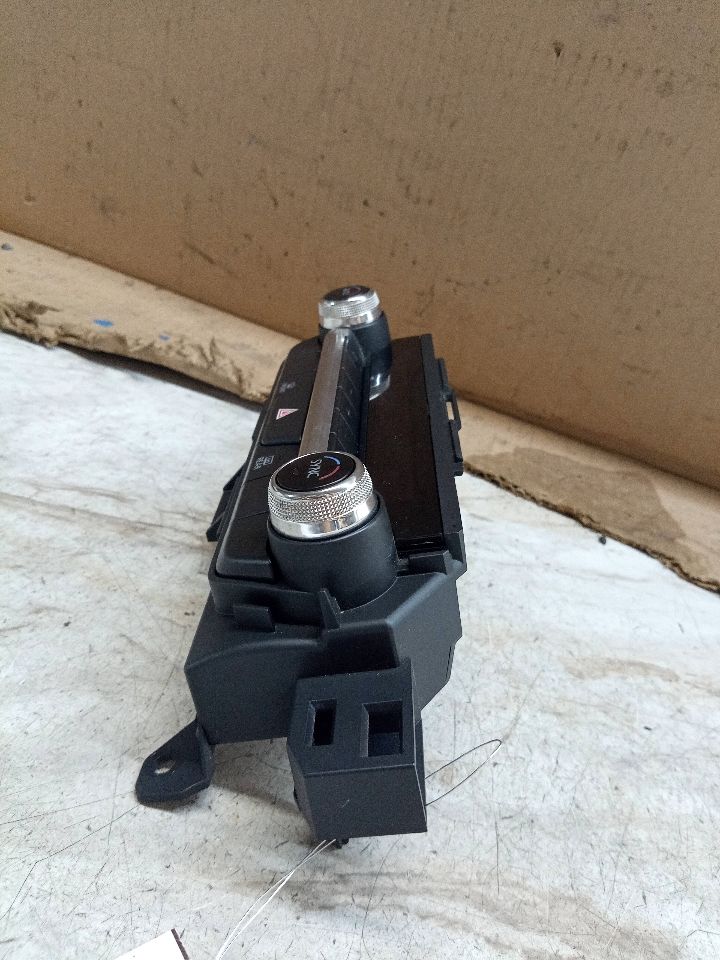 2019 MAZDA 3 2.5L 4cyl Gasoline TEMP CONTROL - 186844 — photo 8