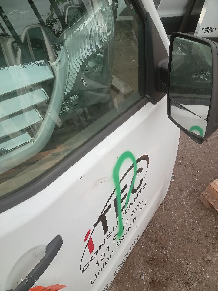 2015 NISSAN NV 1500 6cyl Gasoline 4.0 Right DOOR ASSEMBLY, FR - 187098 — photo 2