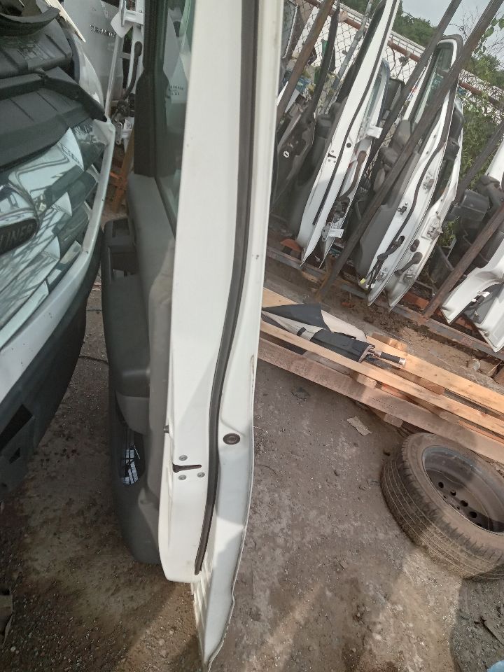 2015 NISSAN NV 1500 6cyl Gasoline 4.0 Right DOOR ASSEMBLY, FR - 187098 — photo 3