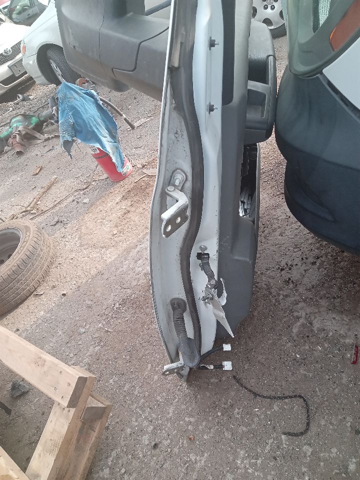 2015 NISSAN NV 1500 6cyl Gasoline 4.0 Right DOOR ASSEMBLY, FR - 187098 — photo 4