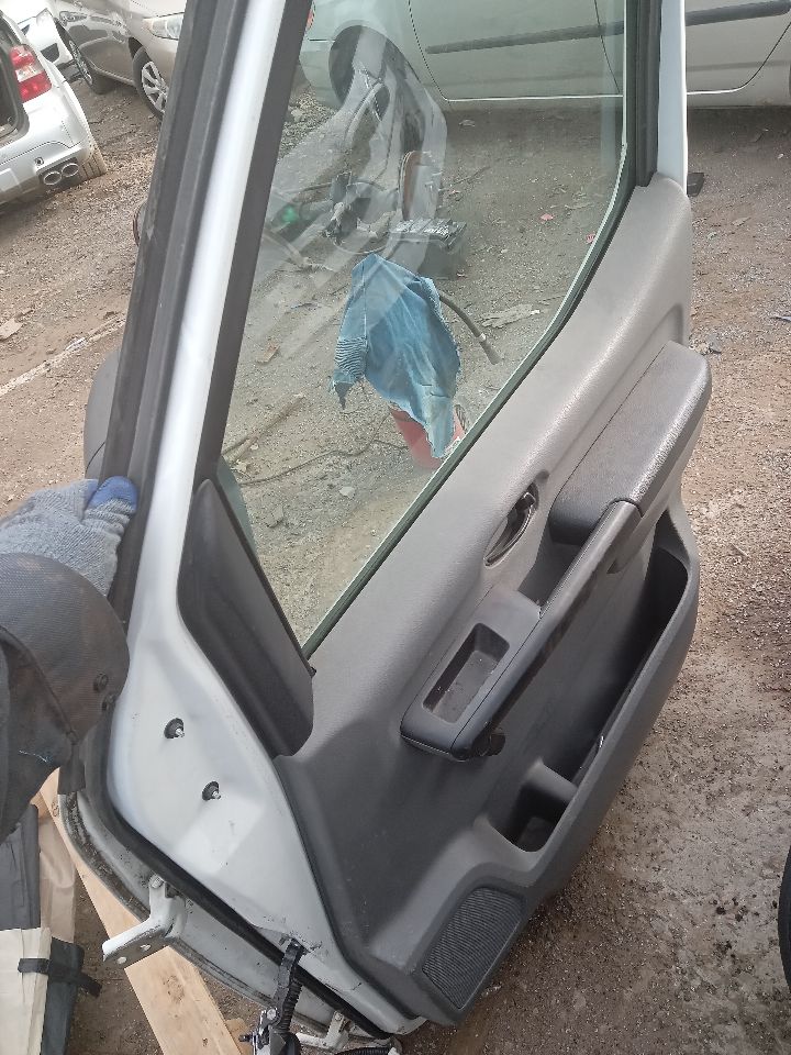 2015 NISSAN NV 1500 6cyl Gasoline 4.0 Right DOOR ASSEMBLY, FR - 187098 — photo 5