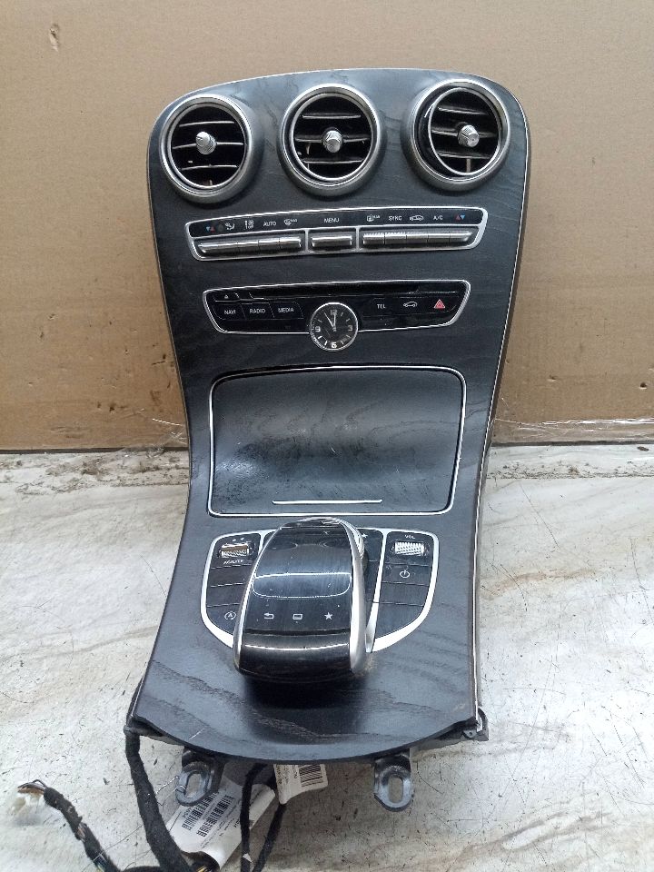 2015 MERCEDES-BENZ C-CLASS 4cyl Gasoline Turbo 2.0 Console, Front - 189401
