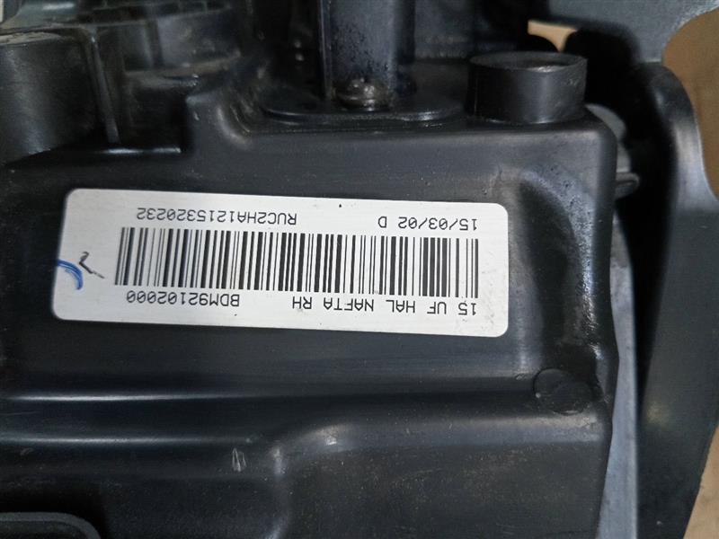 2015 CHRYSLER 200 4cyl Gasoline 2.4 Right HEADLAMP ASSEMBLY - 189452 — photo 3