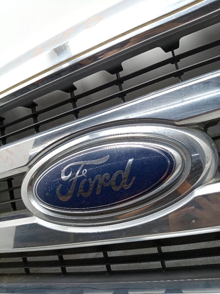 2008 FORD E350 VAN 5.4L 8cyl Gasoline GRILLE - 190257 — photo 2