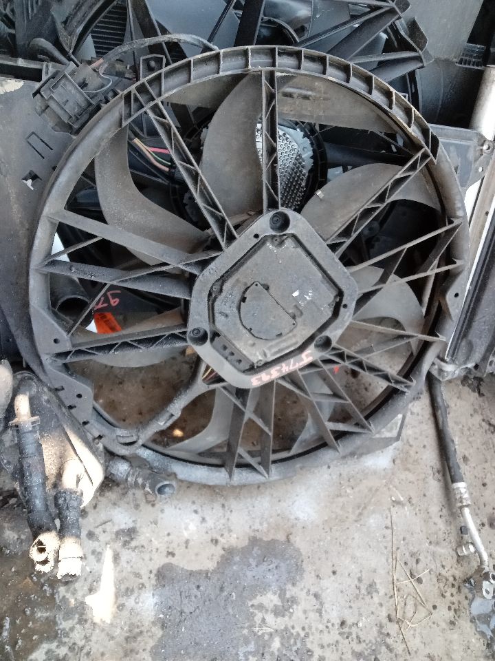 2012 BMW 328i 6cyl Gasoline 3.0 Dohc RAD COND FAN MOTOR - 192098 — photo 4
