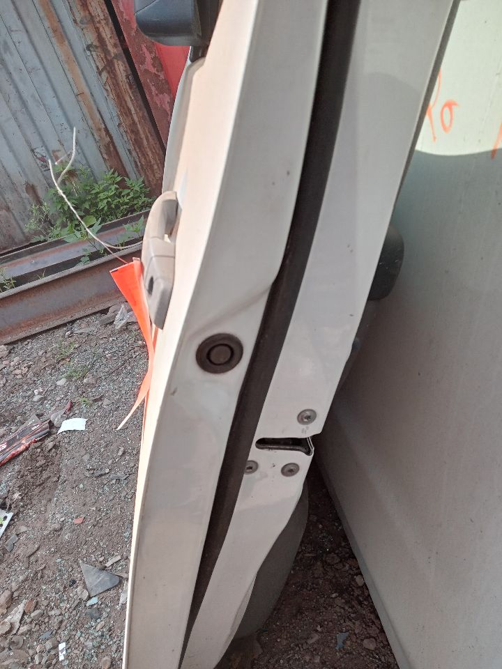 2018 NISSAN NV 2500 4.0L 6cyl Gasoline VVT Left DOOR ASSEMBLY, FR - 192477 — photo 3