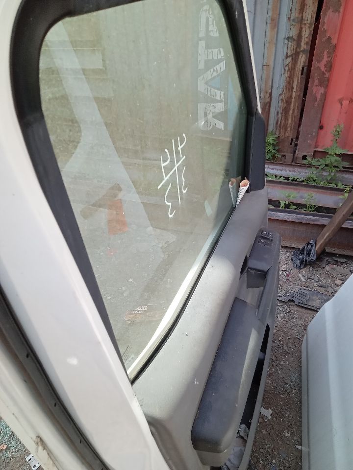 2018 NISSAN NV 2500 4.0L 6cyl Gasoline VVT Left DOOR ASSEMBLY, FR - 192477 — photo 5