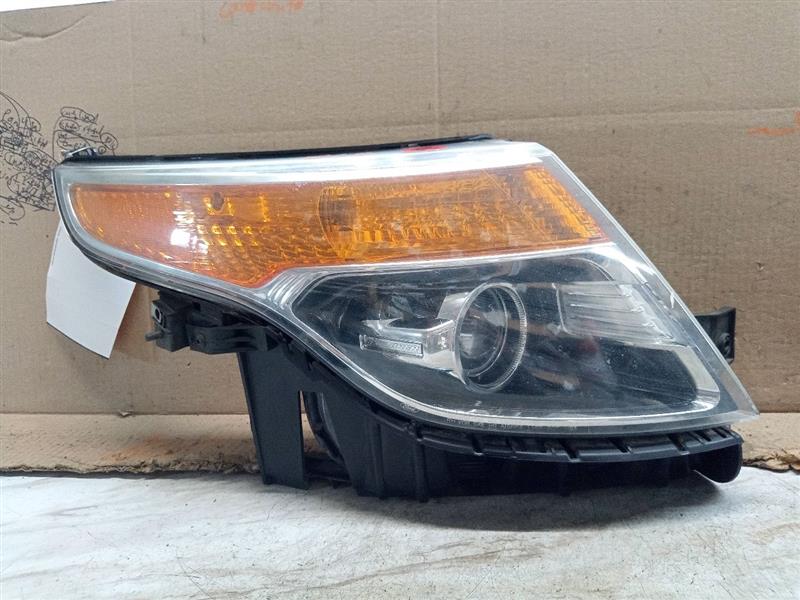 2013 FORD EXPLORER 6cyl Gasoline 3.5 Right HEADLAMP ASSEMBLY - 193832