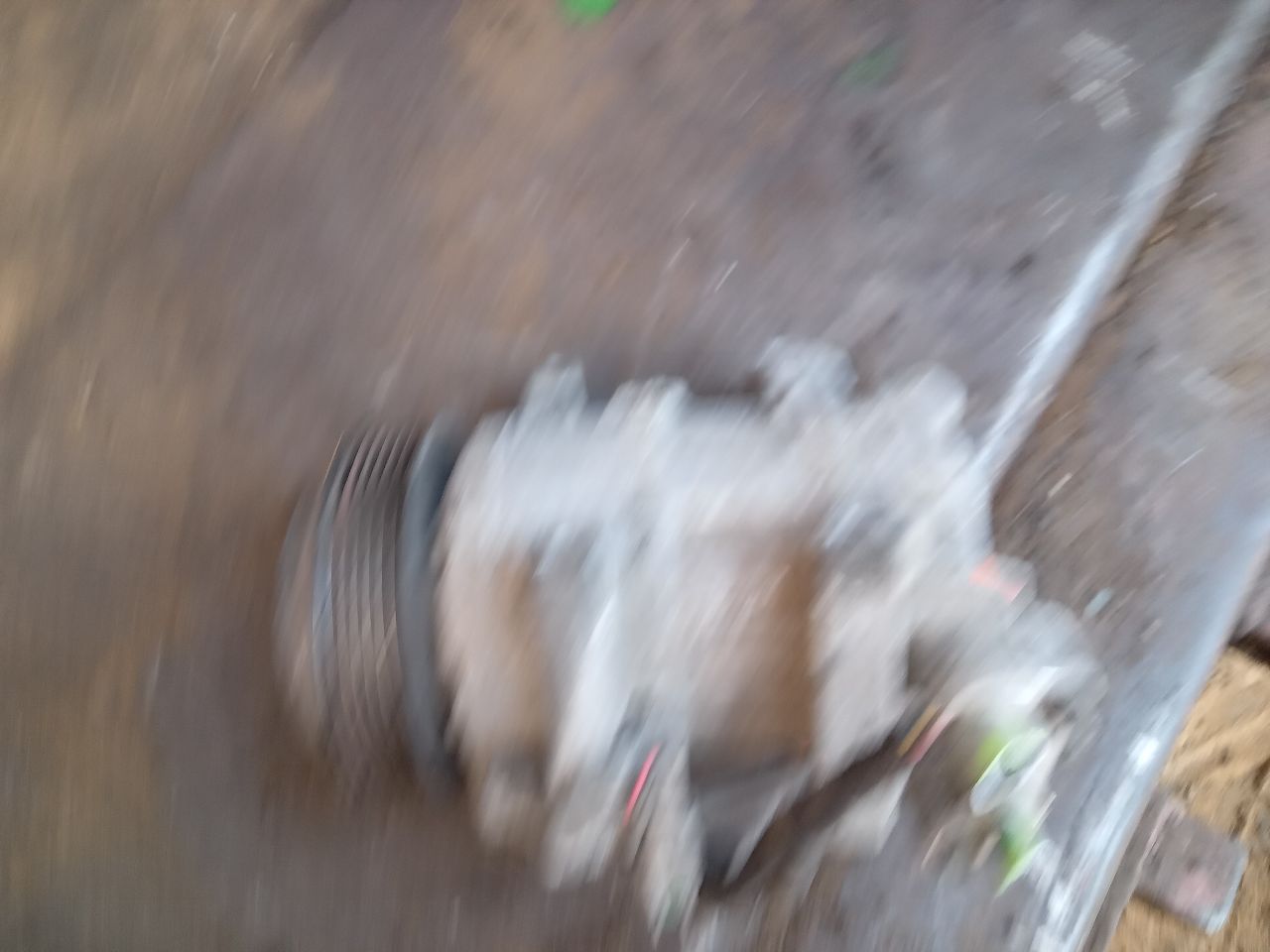 2015 NISSAN ROGUE 4cyl Gasoline 2.5 DOHC AC COMPRESSOR - 196105 — photo 3
