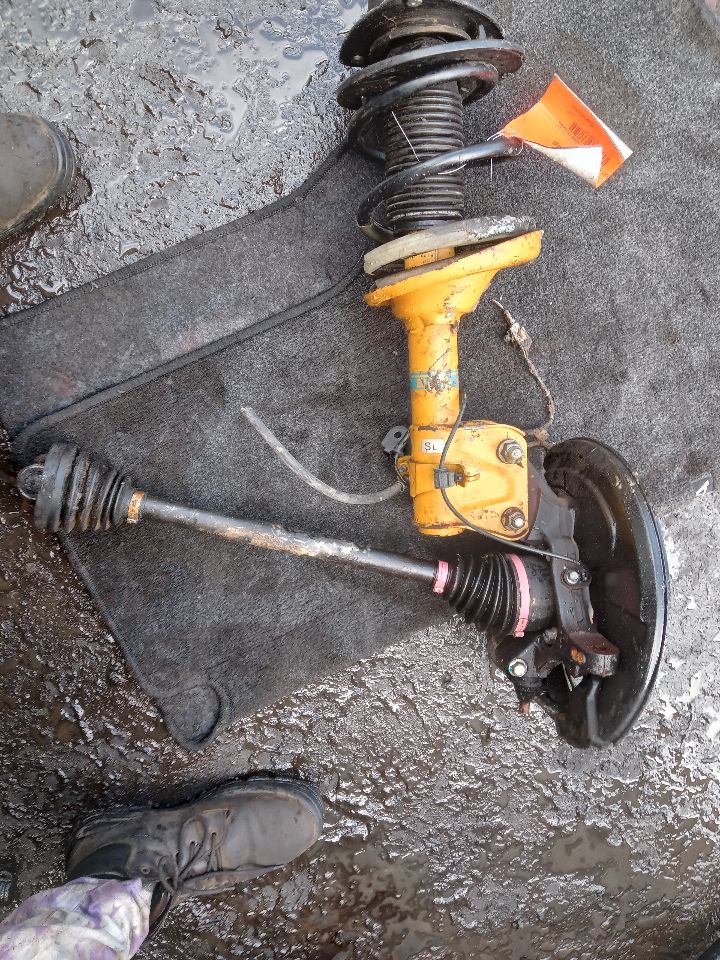 2018 SUBARU WRX Left STRUT - 196174 — photo 1