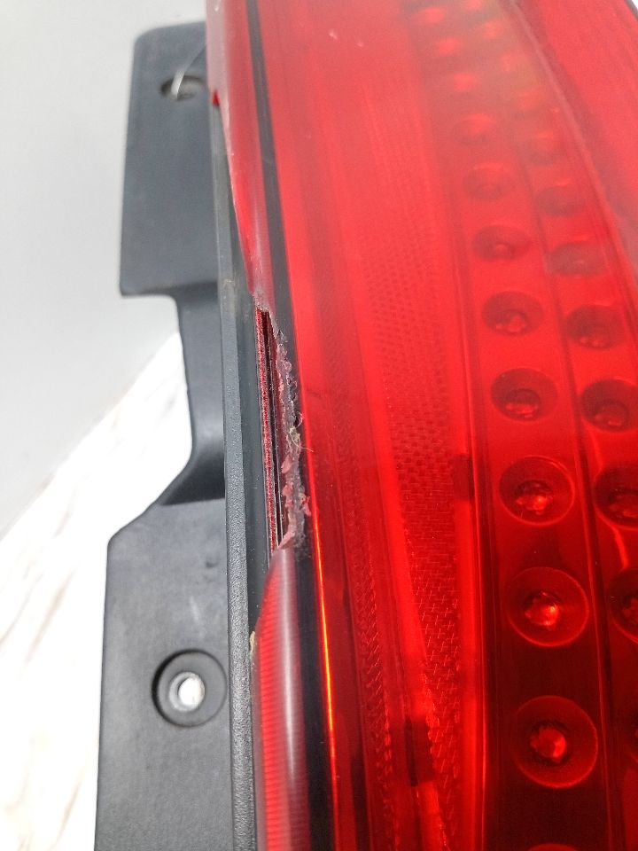 2008 CADILLAC ESCALADE 8cyl 6.2 liter gasoline Left TAIL LAMP - 19957 — photo 2
