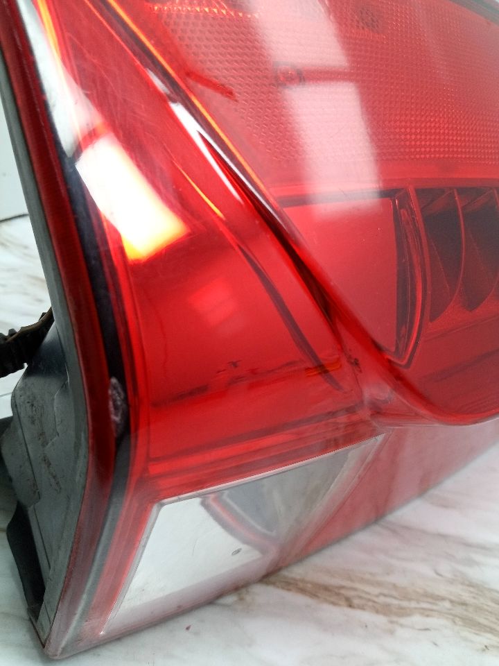 2008 CADILLAC ESCALADE 8cyl 6.2 liter gasoline Left TAIL LAMP - 19957 — photo 3