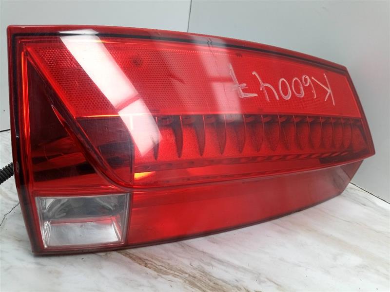 2008 CADILLAC ESCALADE 8cyl 6.2 liter gasoline Left TAIL LAMP - 19957 — photo 4