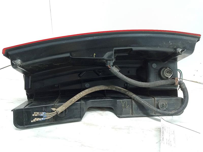2008 CADILLAC ESCALADE 8cyl 6.2 liter gasoline Left TAIL LAMP - 19957 — photo 5