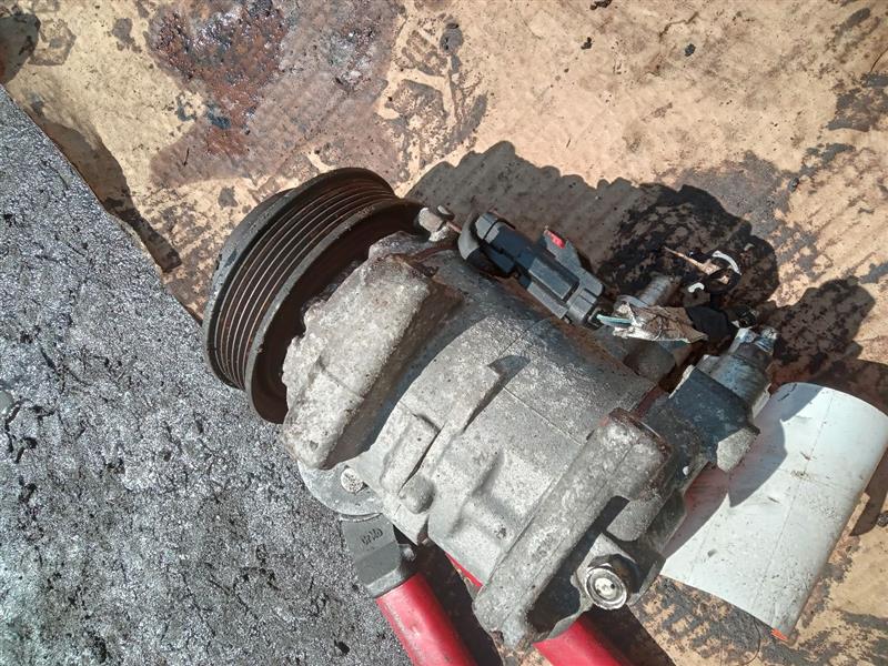 2015 DODGE CARAVAN 6cyl Gasoline 3.6 AC COMPRESSOR - 202720 — photo 2