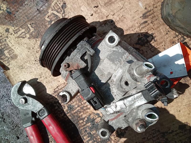 2015 DODGE CARAVAN 6cyl Gasoline 3.6 AC COMPRESSOR - 202720 — photo 3
