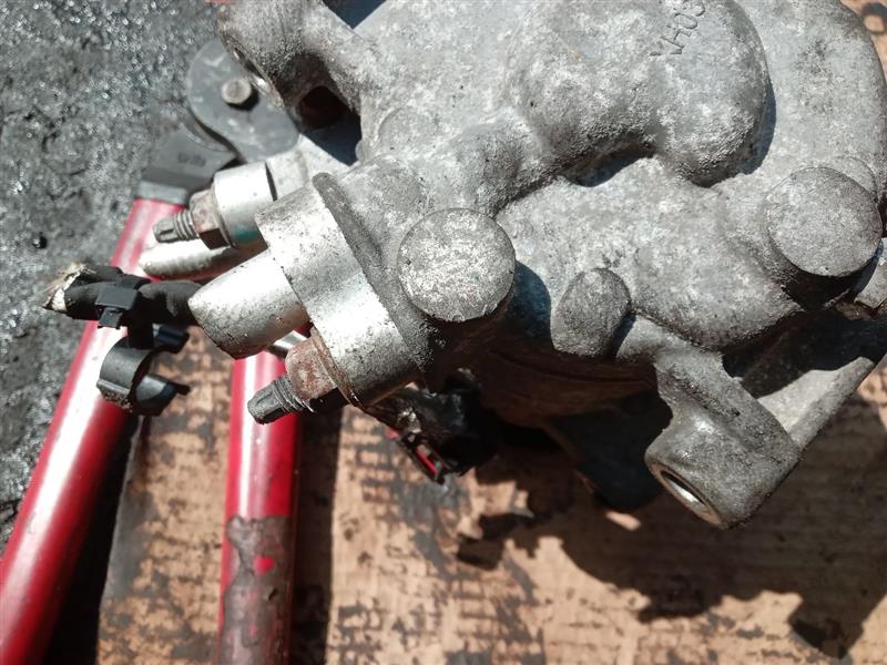2015 DODGE CARAVAN 6cyl Gasoline 3.6 AC COMPRESSOR - 202720 — photo 4