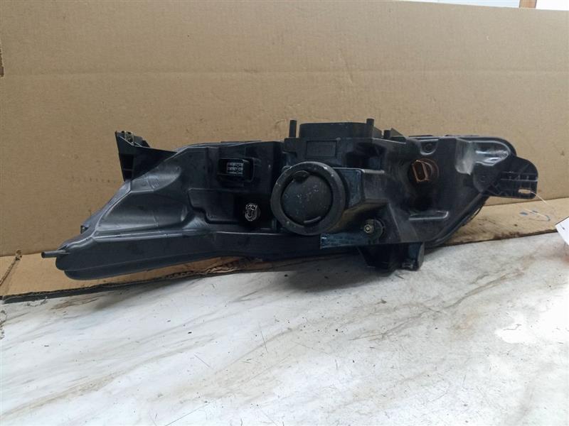 2010 FORD TAURUS 6cyl Gasoline 3.5 Right HEADLAMP ASSEMBLY - 202785 — photo 3