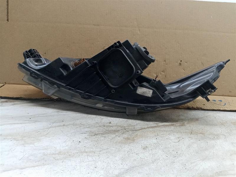 2010 FORD TAURUS 6cyl Gasoline 3.5 Right HEADLAMP ASSEMBLY - 202785 — photo 4