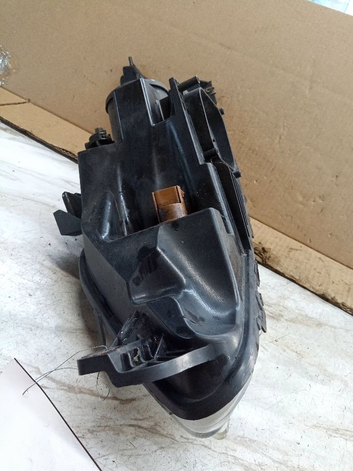 2010 FORD TAURUS 6cyl Gasoline 3.5 Right HEADLAMP ASSEMBLY - 202785 — photo 6