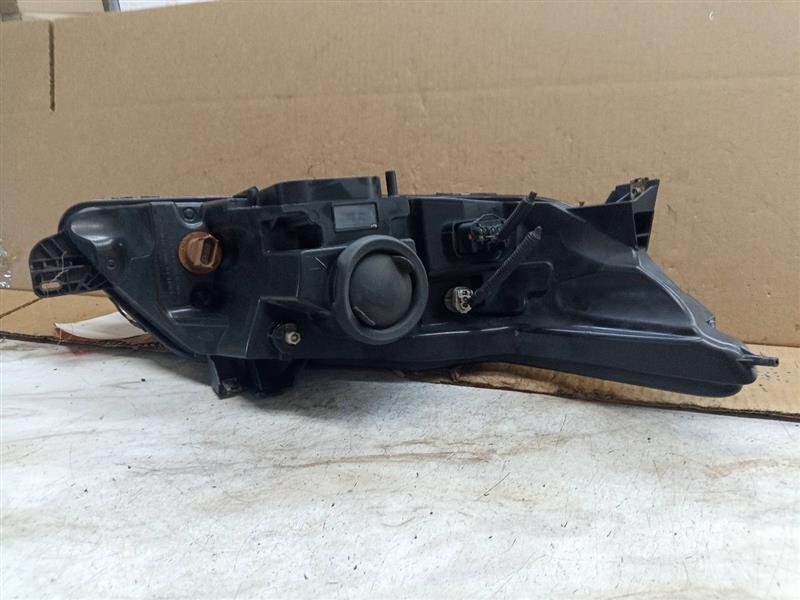 2010 FORD TAURUS 6cyl Gasoline 3.5 Left HEADLAMP ASSEMBLY - 202786 — photo 3