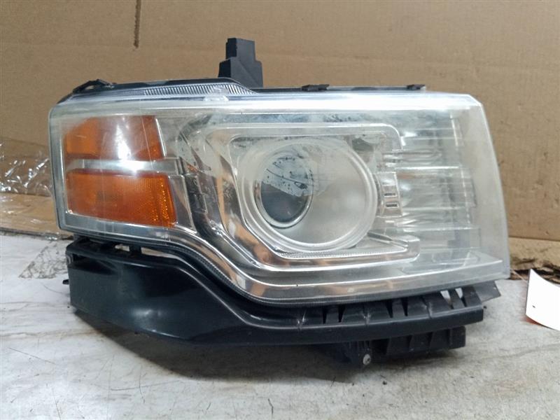 2009 FORD FLEX 6cyl Gasoline 3.5 Right HEADLAMP ASSEMBLY - 203641