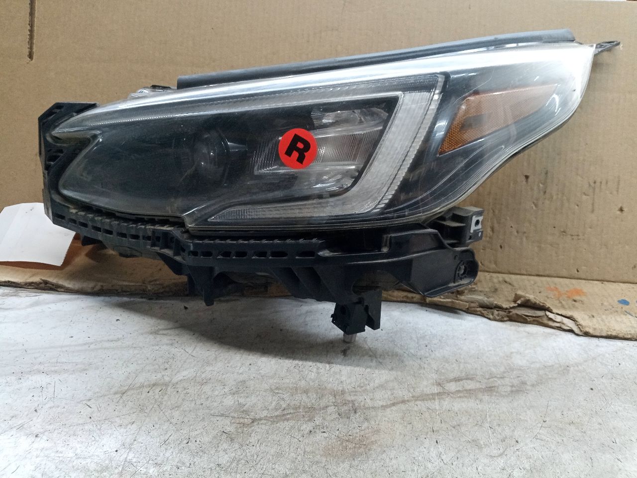2020 SUBARU LEGACY 2.5L 4cyl Gasoline VVT Left HEADLAMP ASSEMBLY - 204674