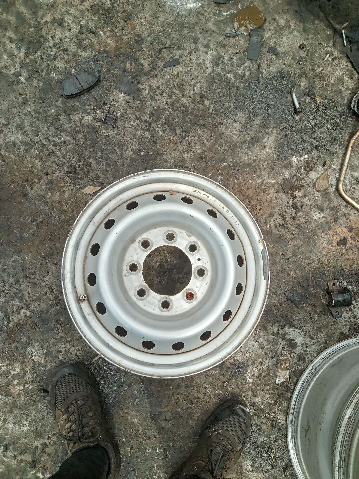 2017 NISSAN NV 1500 4.0L 6cyl Gasoline VVT WHEEL - 204795