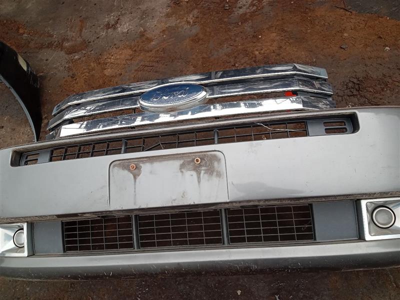 2010 FORD FLEX 6cyl Gasoline 3.5 GRILLE - 205031 — photo 2