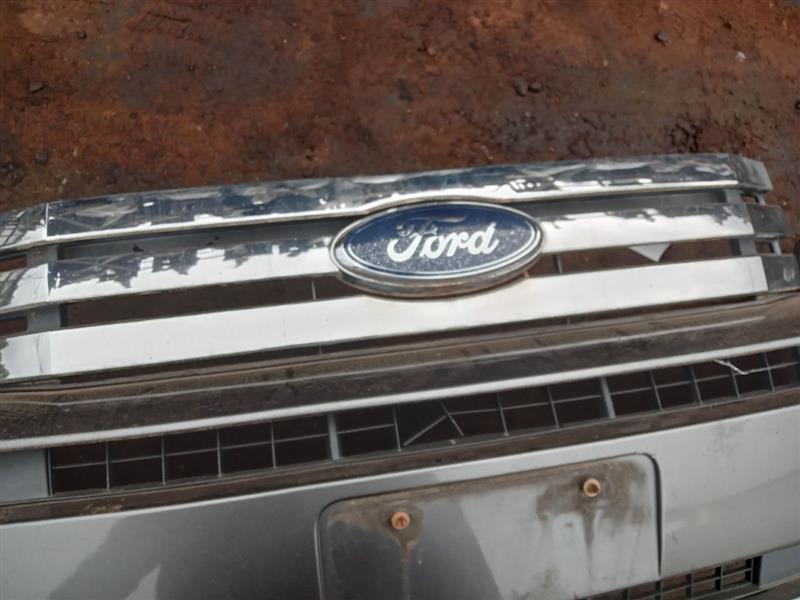 2010 FORD FLEX 6cyl Gasoline 3.5 GRILLE - 205031 — photo 5