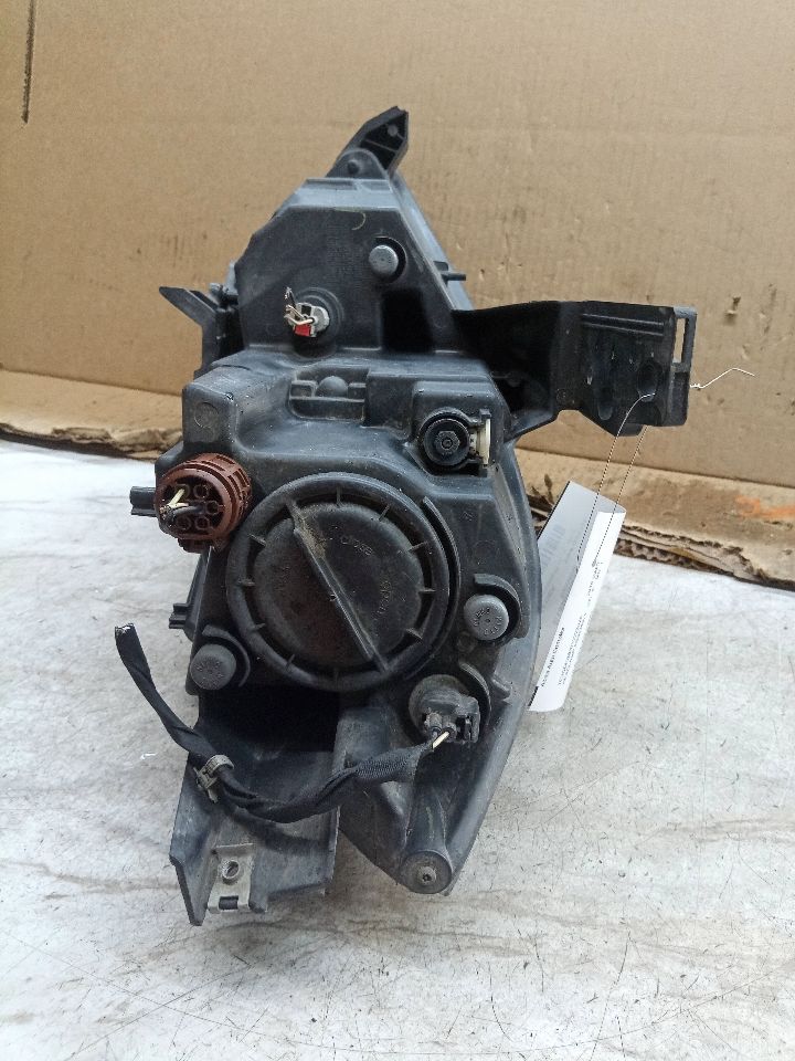 2015 DODGE DART 4cyl Gasoline 2.4 Right HEADLAMP ASSEMBLY - 206556 — photo 6