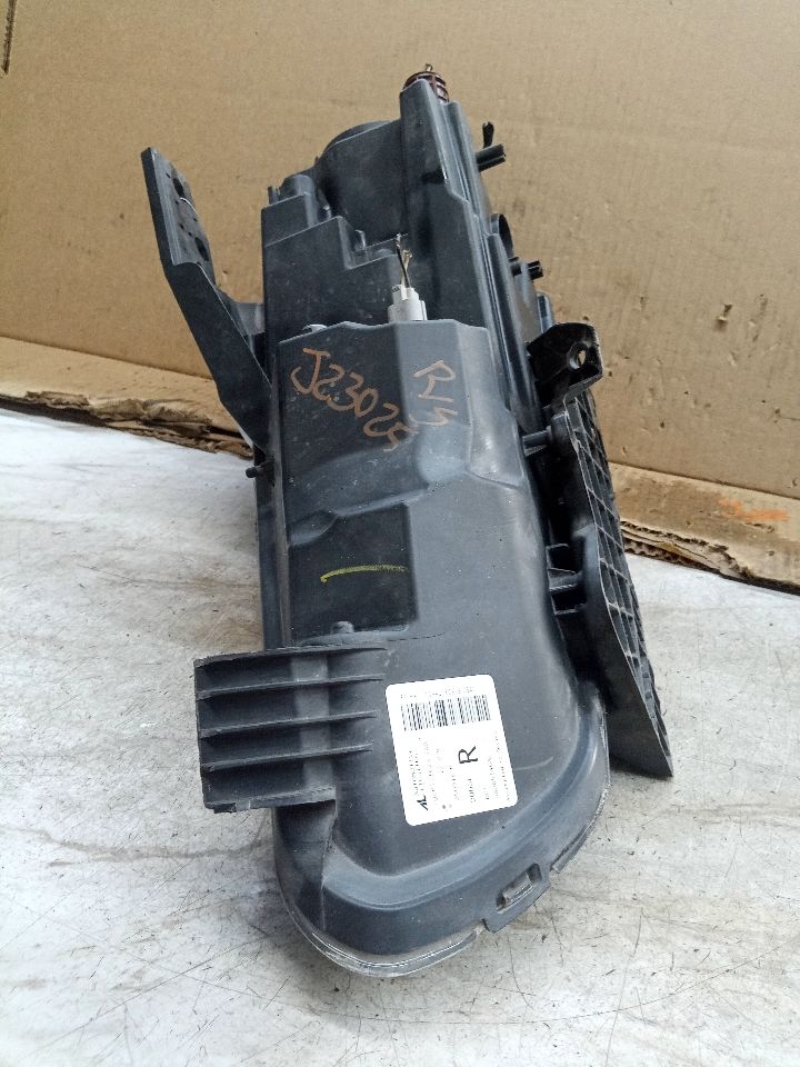 2015 DODGE DART 4cyl Gasoline 2.4 Right HEADLAMP ASSEMBLY - 206556 — photo 7