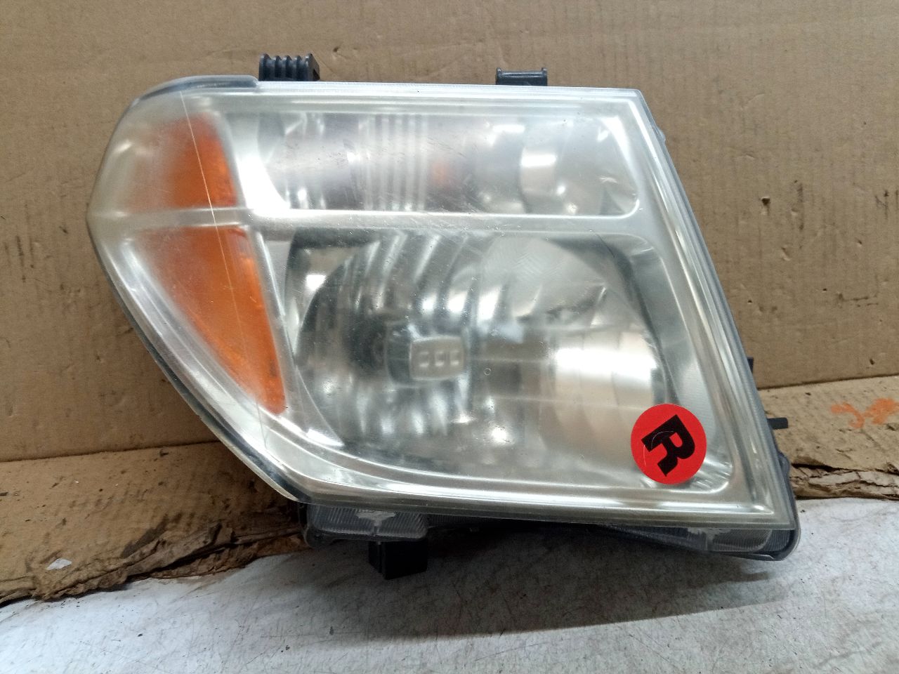 2006 NISSAN FRONTIER 6cyl Gasoline 4.0 Right HEADLAMP ASSEMBLY - 208663