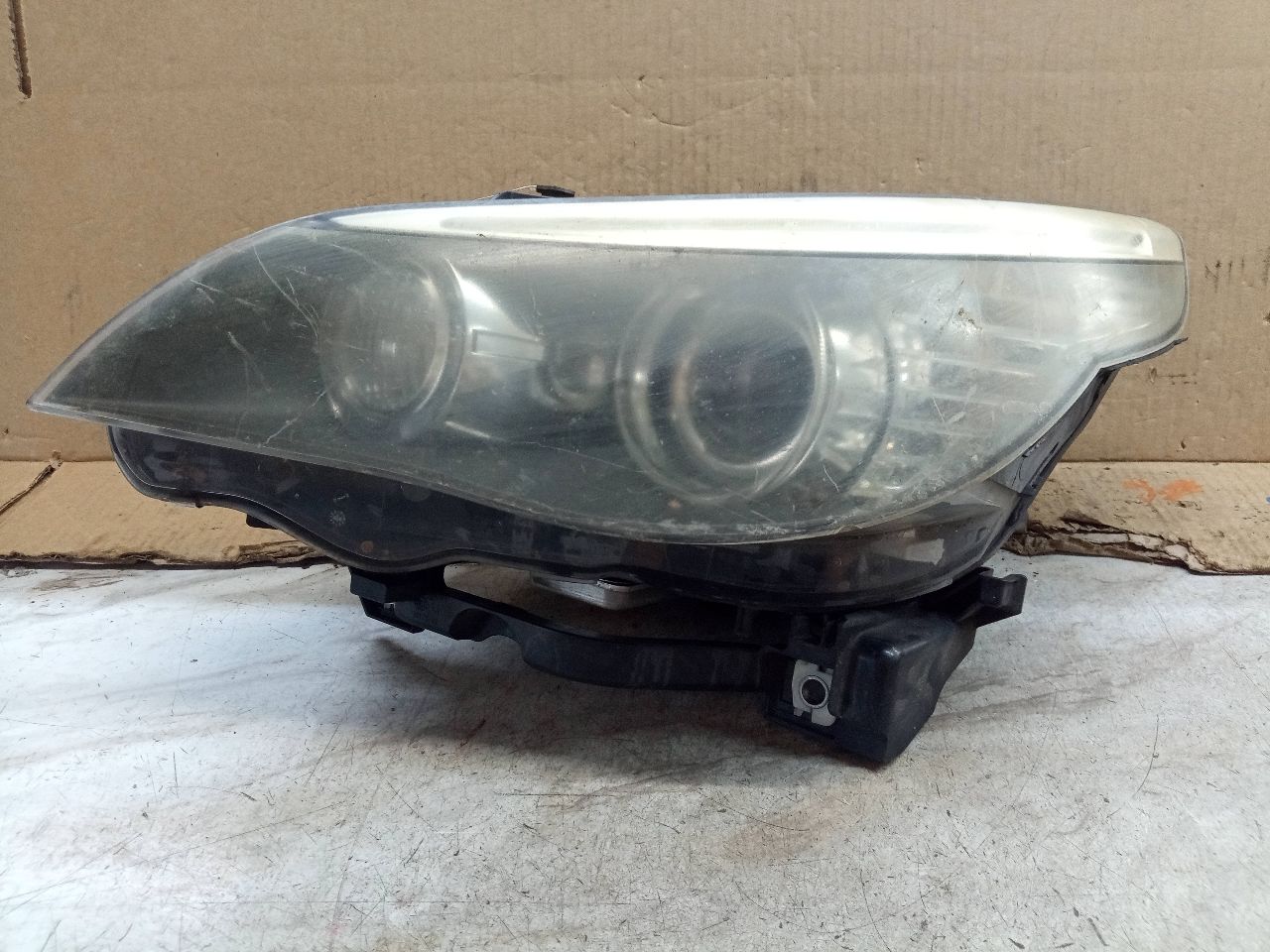 2009 BMW 528i Left HEADLAMP ASSEMBLY - 208999