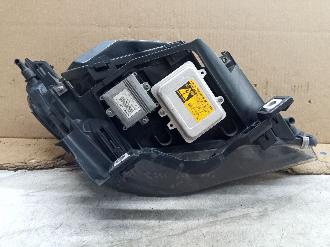 2009 BMW 528i Left HEADLAMP ASSEMBLY - 208999 — photo 6