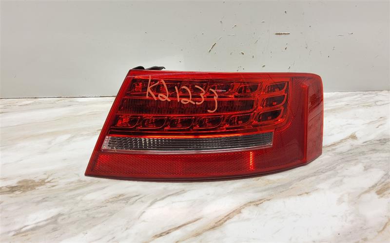 2009 AUDI A5 Right TAIL LAMP - 2097 — photo 1